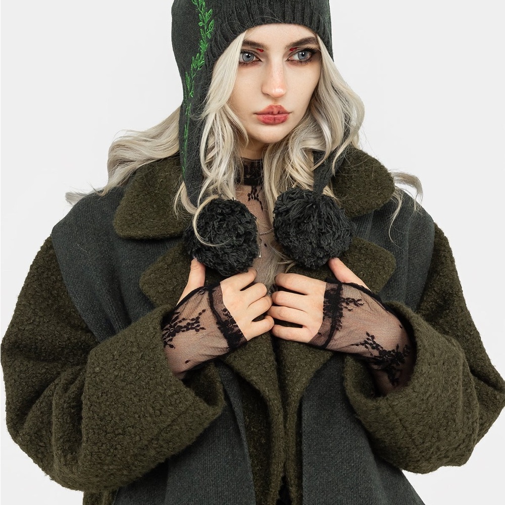 DISTURBIA Fable Embroidered Bonnet Hat - Picture 5 of 6